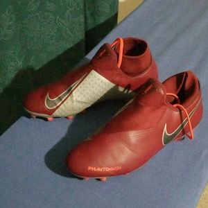 Soccer cleats